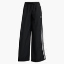 Adidas Dámské adilenium sezóny 3 nadměrné kalhoty na trati černé