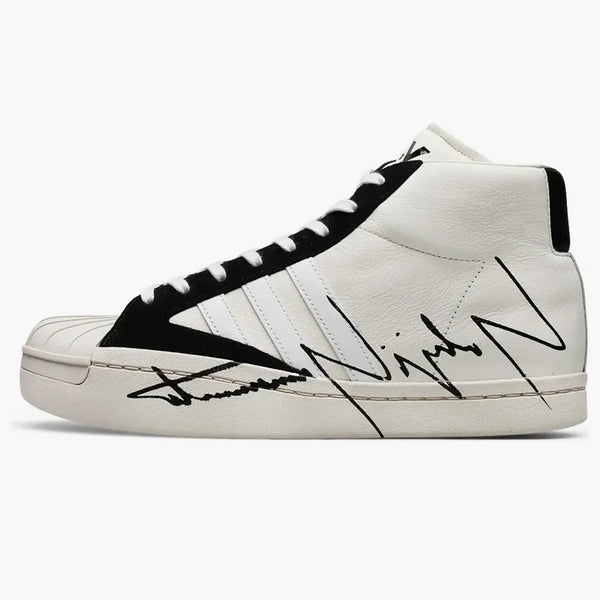 Adidas Y-3 Superskate uprostřed bílé