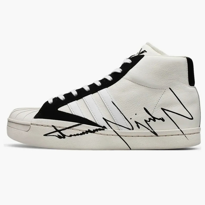 Adidas Y-3 Superskate uprostřed bílé