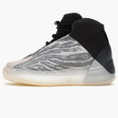 Modelo de estilo de vida de Adidas Yeezy Qntm (bebés)