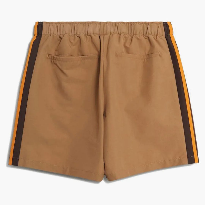 Adidas x Human uczynił wiatrowe spodenki brązowe