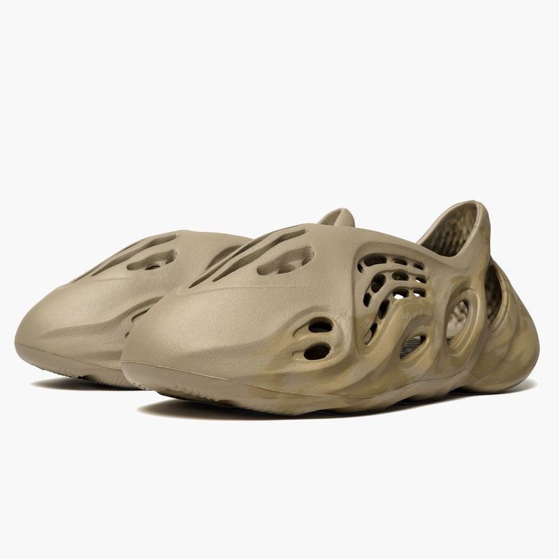 Adidas Yeezy Foam RNNR Stone Sage Seitenansicht