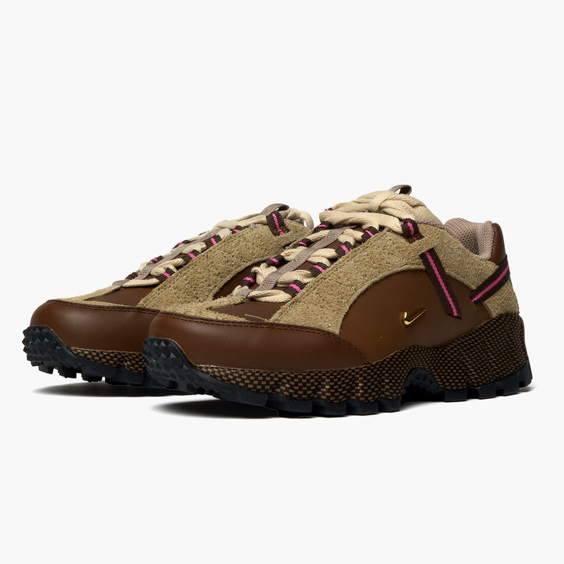 Nike Air Humara LX Jacquemus Ale Brown Gold (W) Seitenansicht